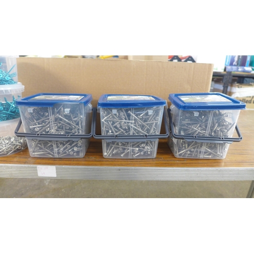 2326 - A large quantity of assorted screws including HS Easy Terra, Floor Tite, etc.