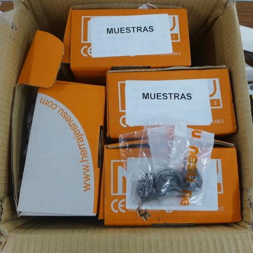 2367 - A quantity of standard Plasplugs, heavy duty multi-fix concrete and brick fixings and a box of cabin... 