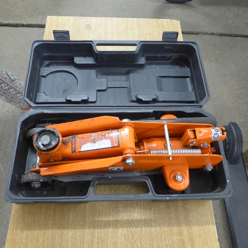 2375 - A Hilta 2-tonne trolley jack