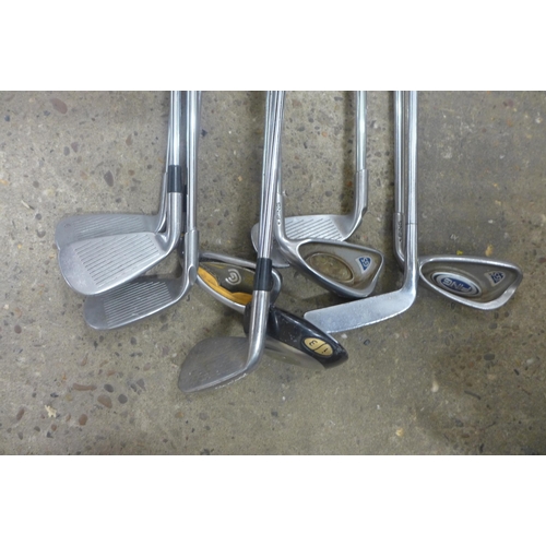 2400 - Ping golf clubs with Titleist gloves and Deluxe Graphite iron covers