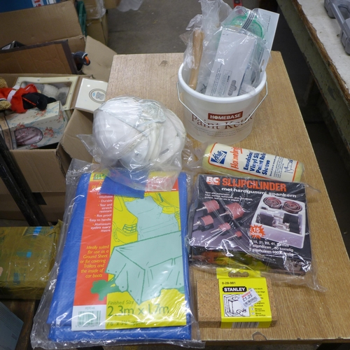 2407 - A quantity of decorating items: masks, sander finisher, assorted sandpaper, rollers, roller trays, a... 