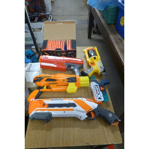 2410 - A quantity of Nerf guns and a quantity of unused foam bullets