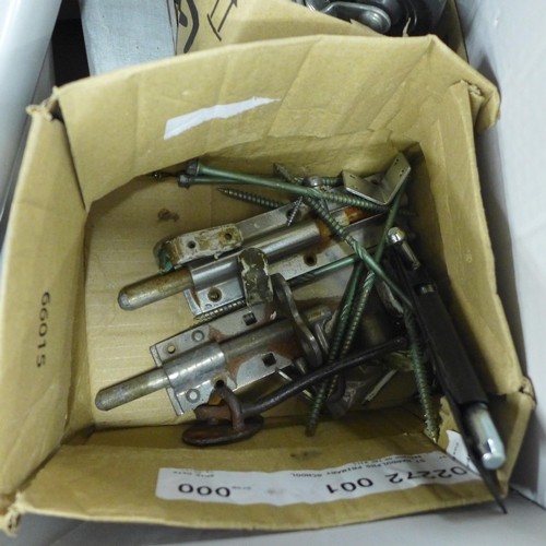 2414 - Salvage items; castors, drain rods and metal legs