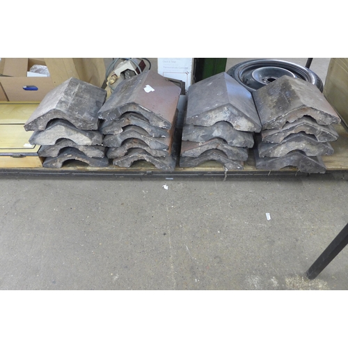 2418 - 17 ridge roofing tiles