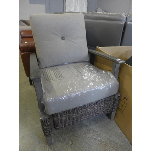 1560 - An Agio brentwoood deep seating armchair (damaged) (4182-30) * This lot is subject to VAT