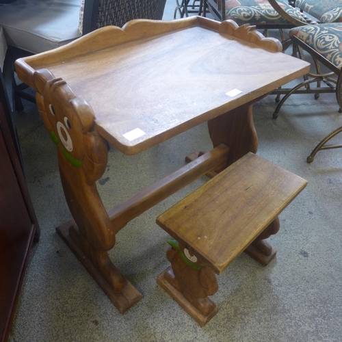 1572 - A hardwood child's Teddy bear desk/table and stool