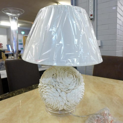 1451 - A table lamp with shell base, some damaged shells