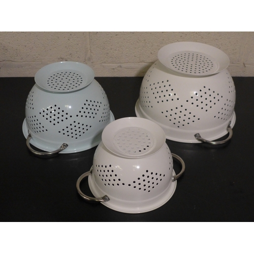 3005 - Miu 3pc Colander set (303-274) * This lot is subject to VAT