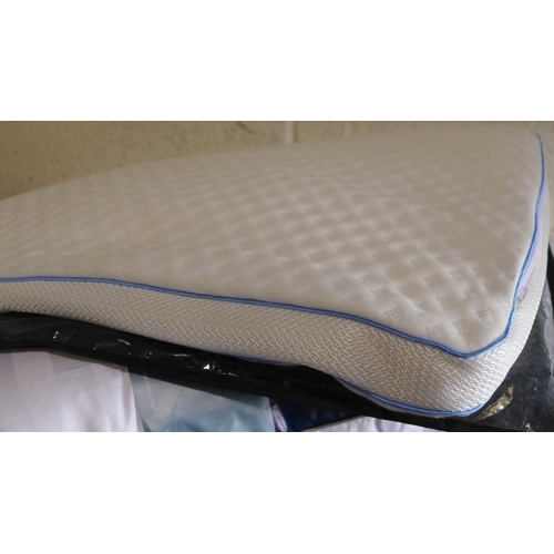 3012 - Snuggledown Climate Control Memory Foam Pillow And Hotel Grand Down Pillow (303-264) * This lot is s... 