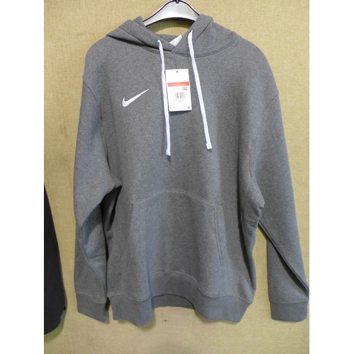 3056 - Men's grey Nike hoody and zip-up Berghaus fleece - mixed sizes  * This lot is subject to VAT