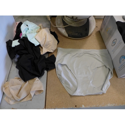 3071 - Quantity of ladies Briefs - various sizes and colours  * This lot is subject to VAT