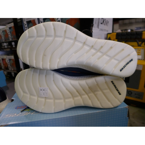 3073 - Men's navy Skechers - UK Size 10  * This lot is subject to VAT