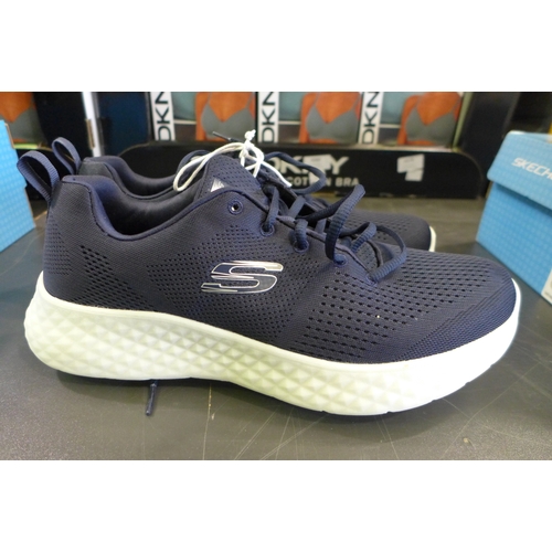 3074 - Men's navy Skechers - UK Size 10  * This lot is subject to VAT