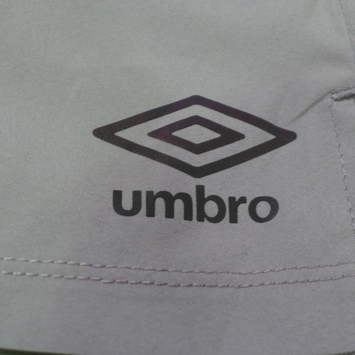 3095 - Quantity of men's green Umbro shorts - mixed size  * This lot is subject to VAT