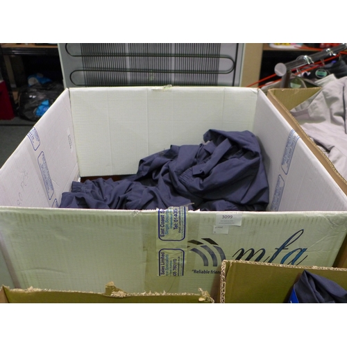 3099 - Quantity of men's navy Umbro shorts - mixed size  * This lot is subject to VAT