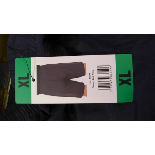 3099 - Quantity of men's navy Umbro shorts - mixed size  * This lot is subject to VAT