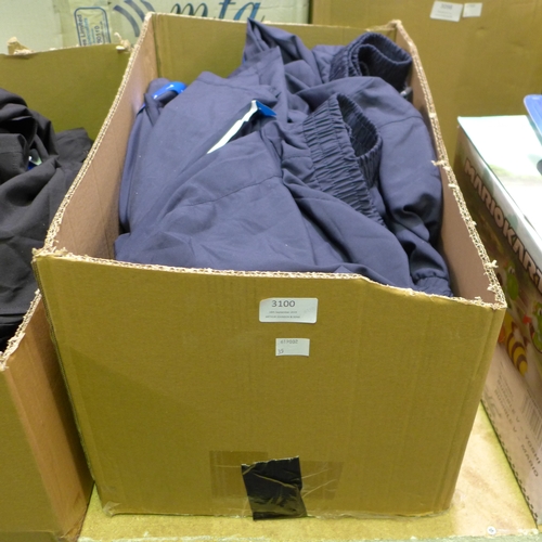 3100 - Quantity of men's navy Umbro shorts - mixed size  * This lot is subject to VAT