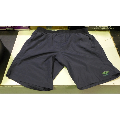 3100 - Quantity of men's navy Umbro shorts - mixed size  * This lot is subject to VAT