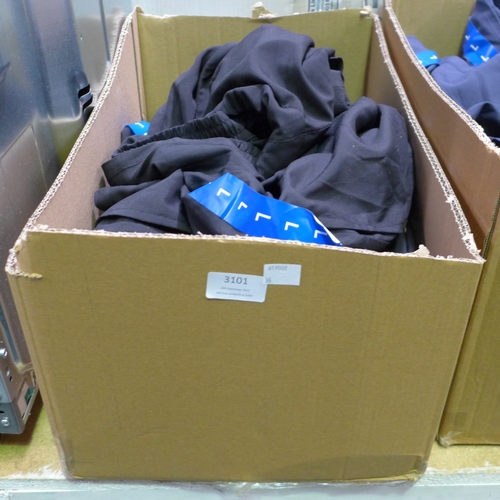 3101 - Quantity of men's black Umbro shorts - mixed size  * This lot is subject to VAT