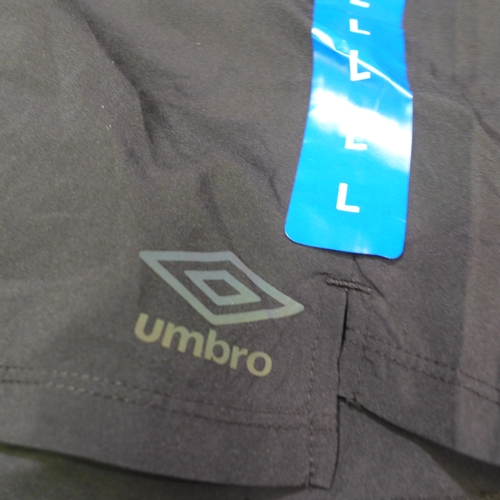 3101 - Quantity of men's black Umbro shorts - mixed size  * This lot is subject to VAT