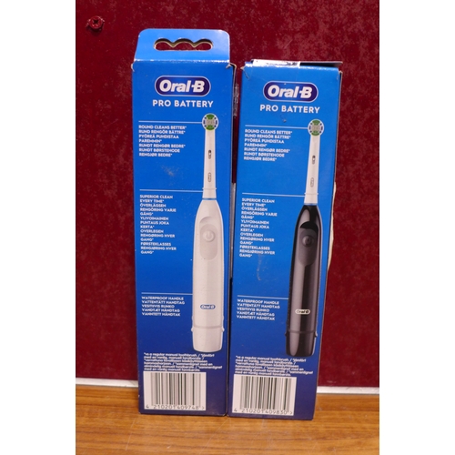 3123 - Oral-B Db5 B'Toothbrush  2 Pack  (302-213/901)  * This lot is subject to vat