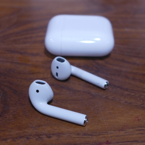 3139 - Apple Airpods 2nd Gen - model no:- MV7N2ZM/A, original RRP £104.99 + VAT (303-43) * This lot is subj... 