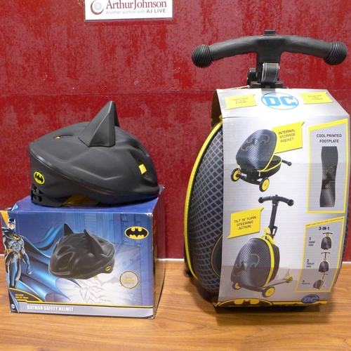 3191 - Batman 3-in-1 Scootin' suitcase and matching safety helmet