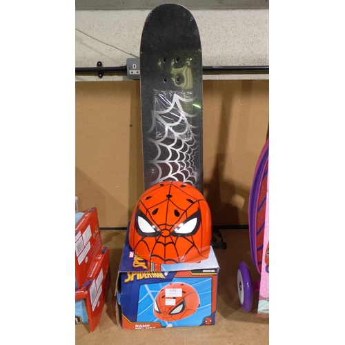 3193 - Spiderman skateboard and matching Ramp helmet