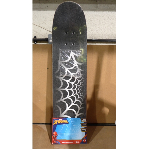 3193 - Spiderman skateboard and matching Ramp helmet