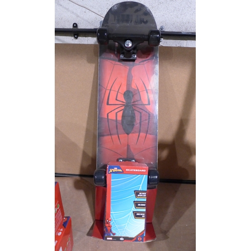 3193 - Spiderman skateboard and matching Ramp helmet