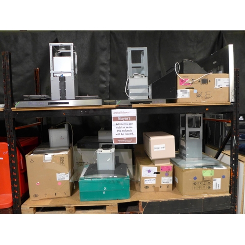 3393 - Large Quantity of Cooker Hoods & Extractors (404-61,152, 27,53,123/901)   * This lot is subject to v... 