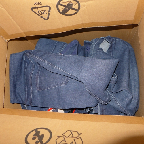 3404 - Quantity of ladies denim skorts, mixed size  * This lot is subject to VAT