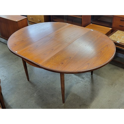 39 - A G-Plan Fresco teak circular extending dining table