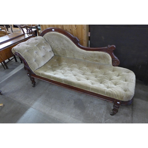 181 - A Victorian mahogany and fabric upholstered chaise longue