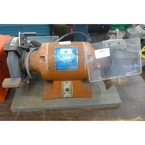 2041 - A Draper 240v 2850RPM bench grinder (model:- SL150)