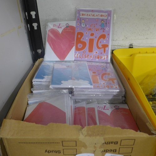 2081 - A large box of greeting cards