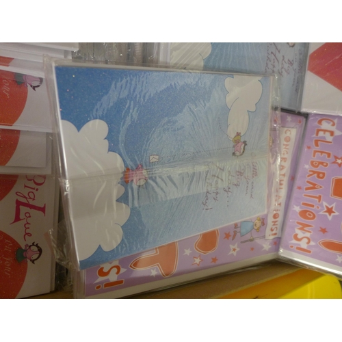 2081 - A large box of greeting cards