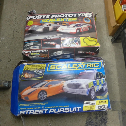 2105 - Two Scalextric sets - Sports prototypes and Street Pursuit