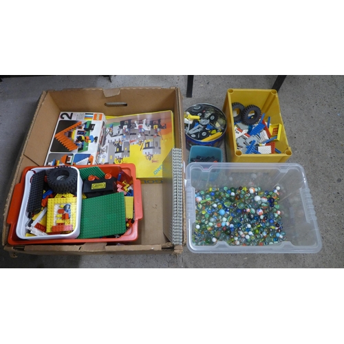 2113 - A box of marbles and a quantity of vintage Lego