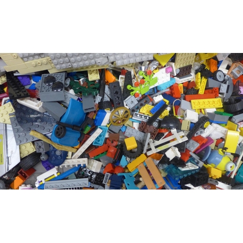 2114 - A tray of assorted Lego and a quantity of marbles