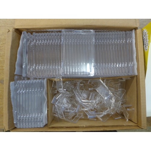 2130 - A box of 50 Snappit trade/gum card holders with stands - new - in box, original RRP £5 each