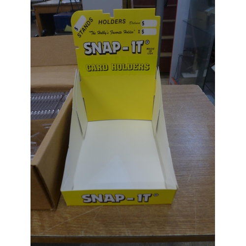 2130 - A box of 50 Snappit trade/gum card holders with stands - new - in box, original RRP £5 each