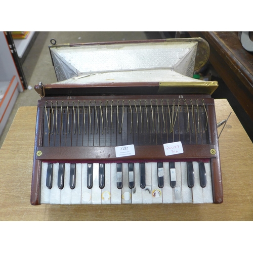 2132 - A squeezebox accordian