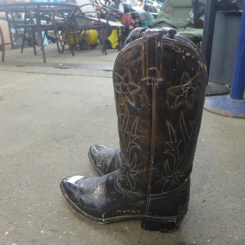 2269 - A pair of stone cowboy boots