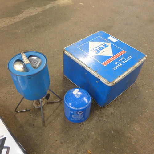 2318 - A Camping Gaz stove and a steel Hibachi grill