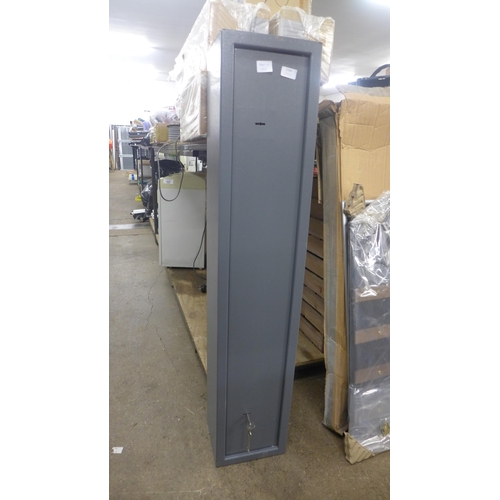 2366 - A gun safe with 2 x 2 keys