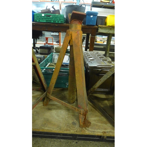 2423 - Heavy duty axle stands x 4