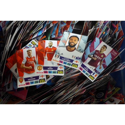 2425 - A large quantity of approximately 2000 Panini Adrenalyn Premier League football cards