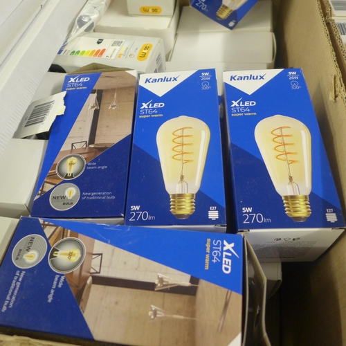 2459 - 40 Mixed screw in light bulbs