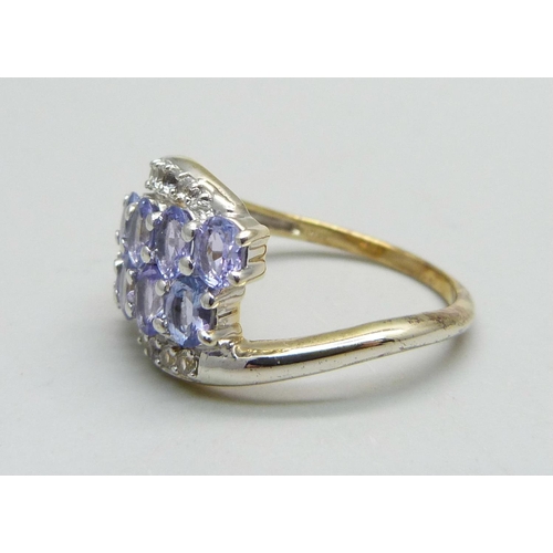 1052 - A silver gilt and tanzanite cluster ring, Q